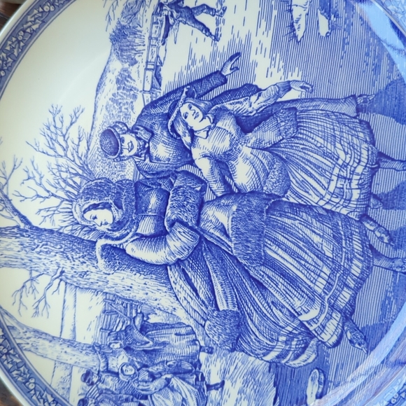 SPODE I Vintage Blue Room Collection Skaters 2nd Annual Santa Plate and Mug Set - Picture 3 of 15